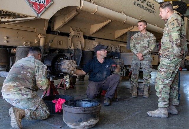 Oshkosh provides expert training to Ivy Division Mechanics