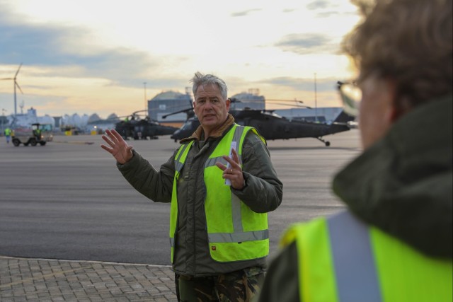 Dutch military and contractors provide port assistance for incoming US aviation brigade