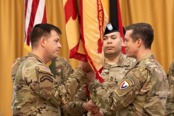 Army Reserve Soldier receives honor at Chicago Cubs MLB Memorial Day home  game, Article