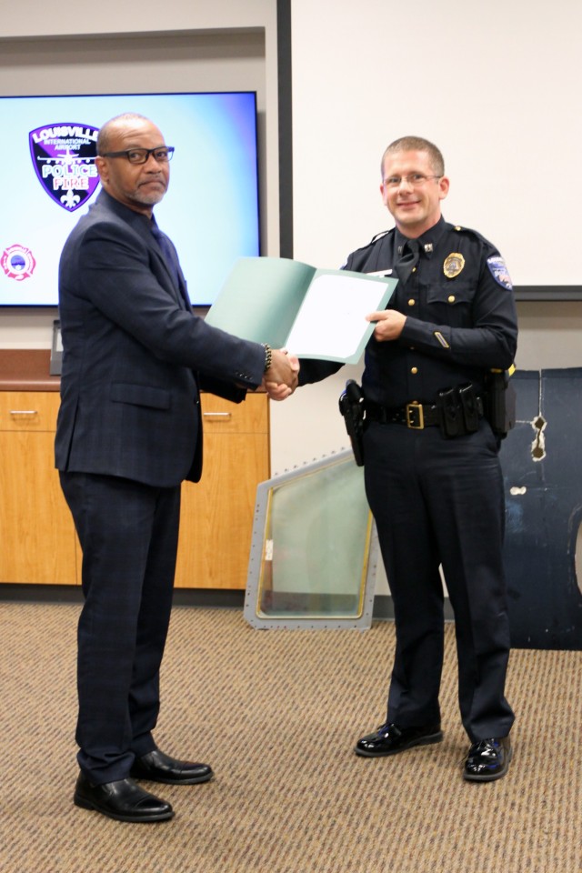 Capt. Jeremy Lewis receives certificate of appreciation from Fort Knox CAC