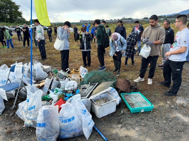 U.S. Army, Japan Ground Self-Defense Force, local cities host joint community cleanup 