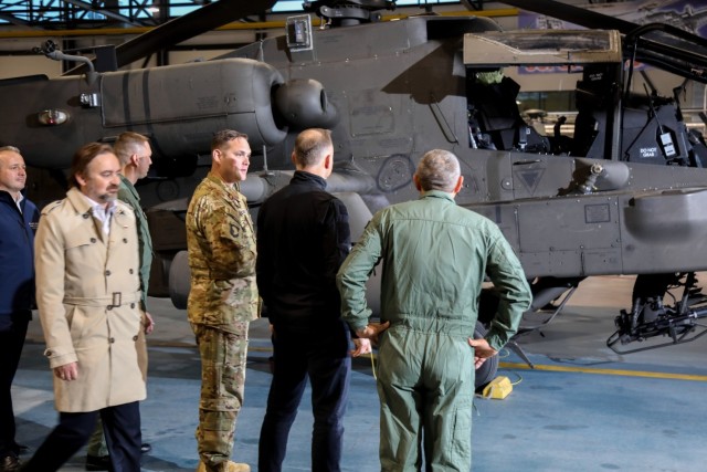 Aviation and Sustainment Soldiers greet Polish President, discuss aviation interoperability