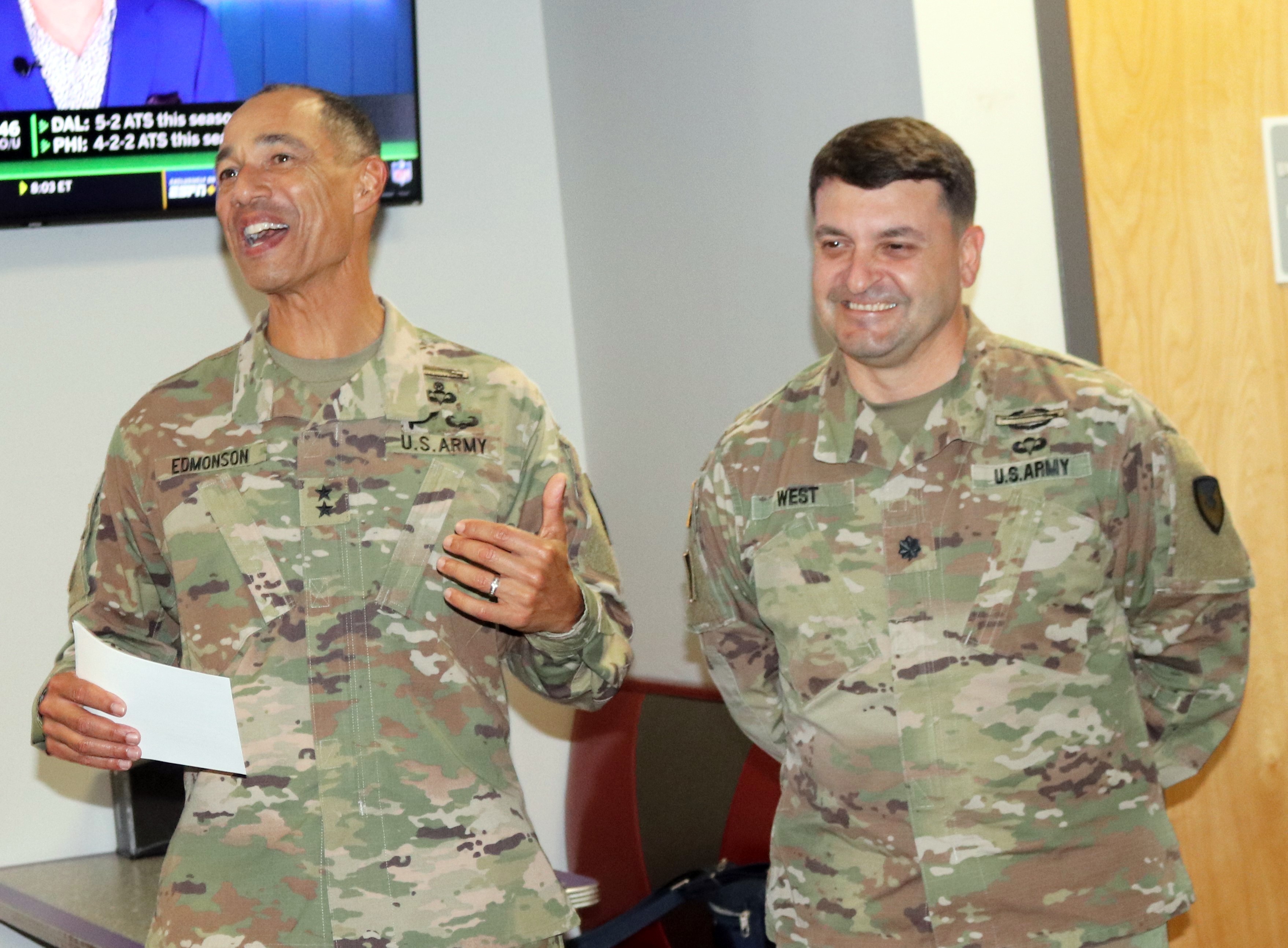 Cecom Hail And Farewell Honors Four Soldiers And Three Civilians 