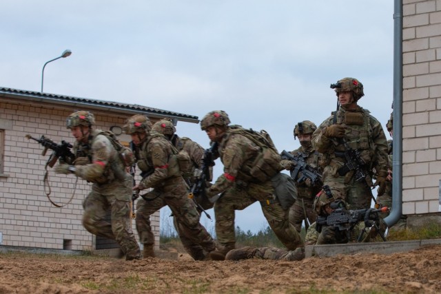„Task Force Marne“ kariai treniruojasi kartu su NATO sąjungininkais per pratybas „Tvirtas grifas“ Lietuvoje