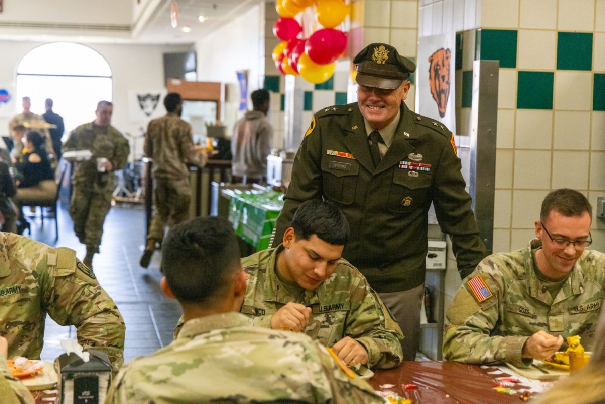 Fort Sill s Guns and Rockets Dining Facility hosts Thanksgiving