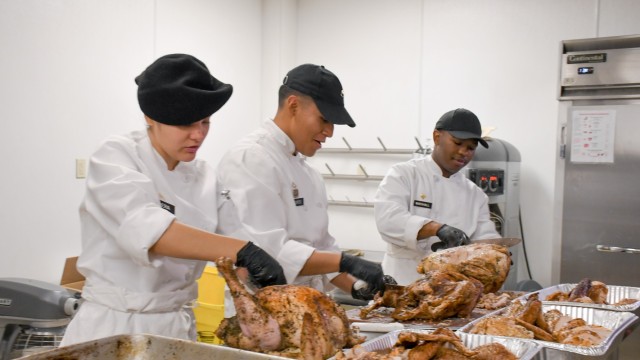 Fort Carson partners with Salvation Army for Thanksgiving 