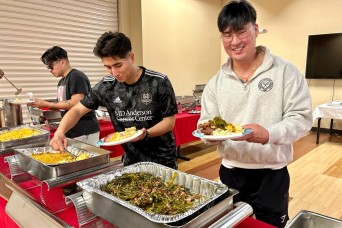 Community serves homemade Thanksgiving feast for U.S. Army in Japan Soldiers