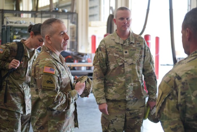 Lalor speaks to Soldiers while touring 1st Division’s facilities, as seen here with Lt. Col. Jones.