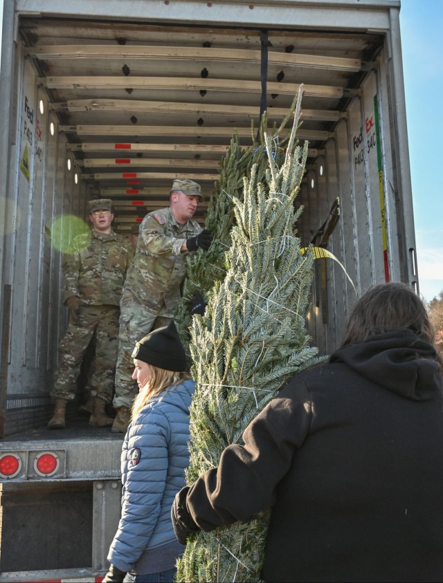 NY National Guard Soldiers Volunteer to Load Trees for Troops