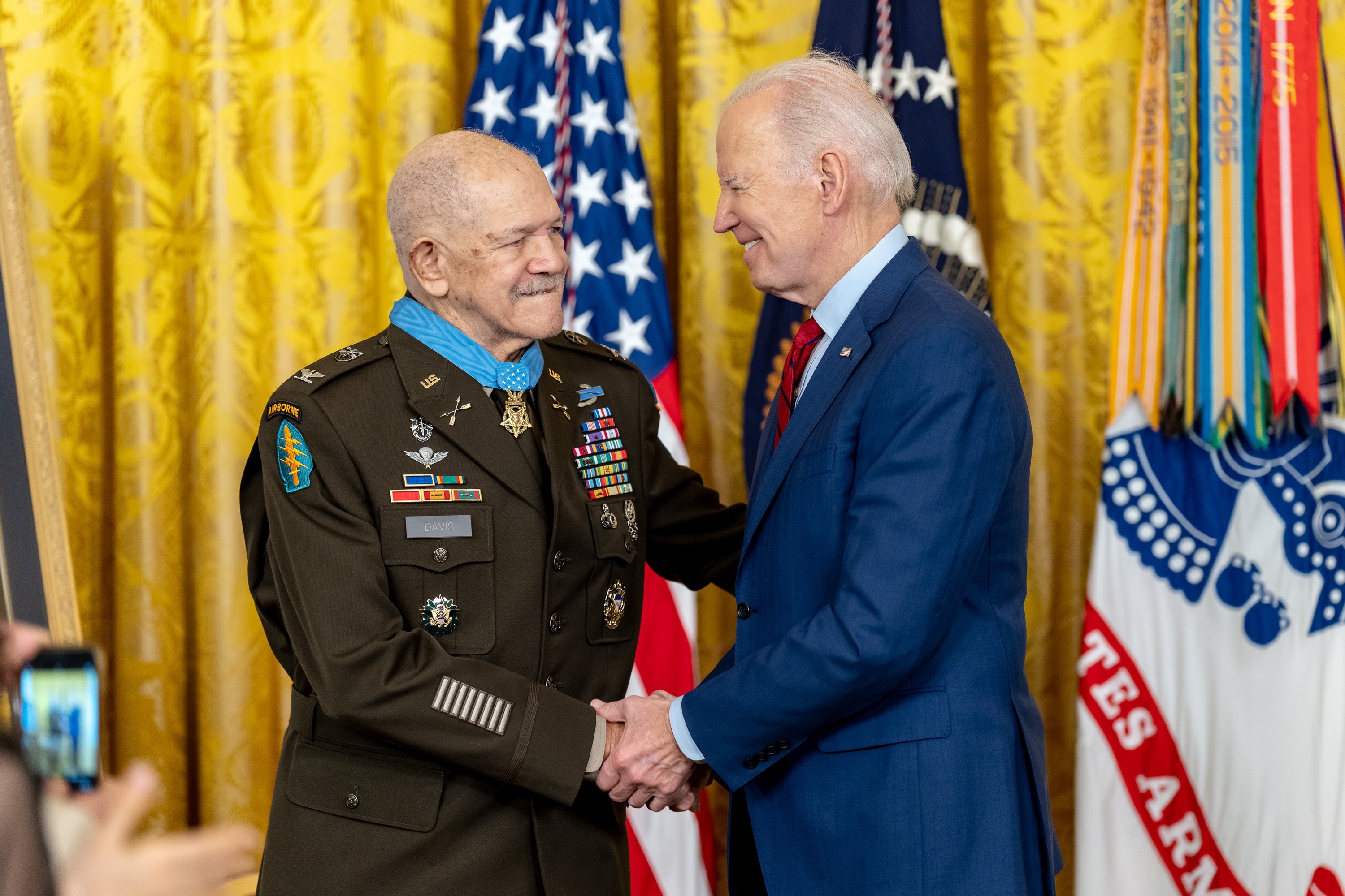 Col. Paris Davis receives the Medal of Honor