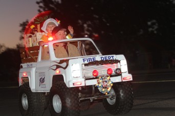 Fort Huachuca & Sierra Vista Leaders join forces to judge the Christmas Parade