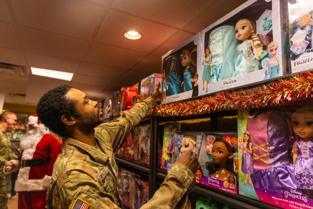 Fort Sill and FMWR celebrate two decades of delivering delight with &#39;Toys for Kids&#39; program