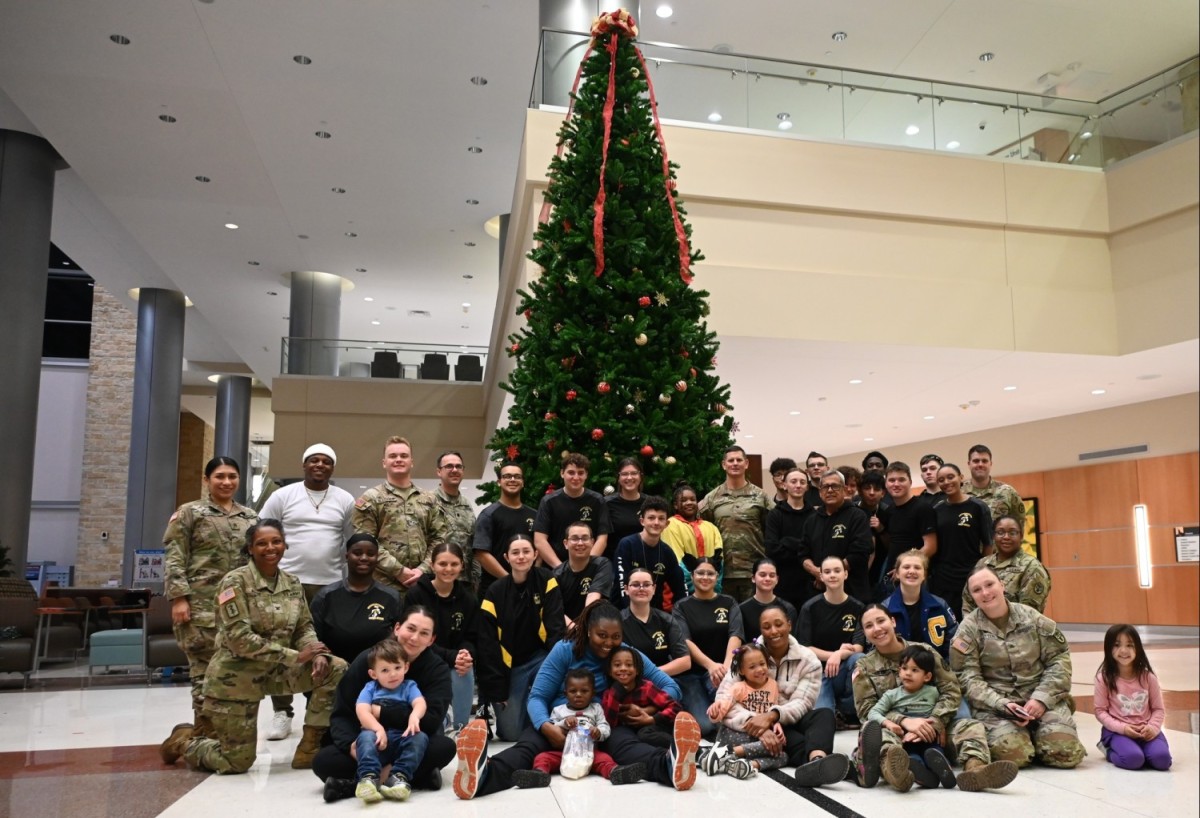 CRDAMC Lights Its Holiday Tree For The Season | Article | The United ...