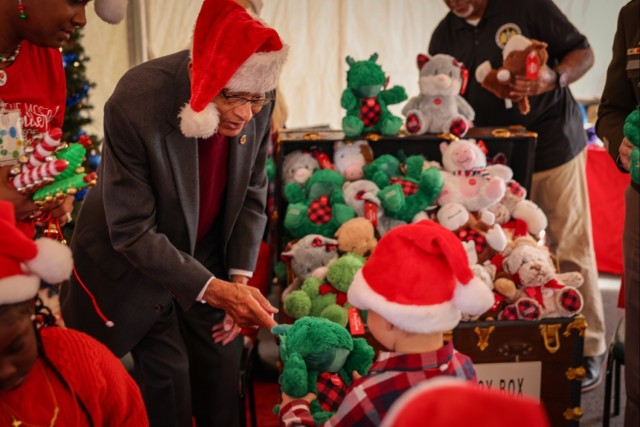 Retired Lt. Gen. Arthur Gregg among cherished guests at Holiday Helper Open House