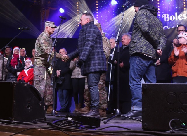 3rd Infantry Division Celebrates &#39;Stars of Kindness&#39; ceremony in Boleslawiec, Poland