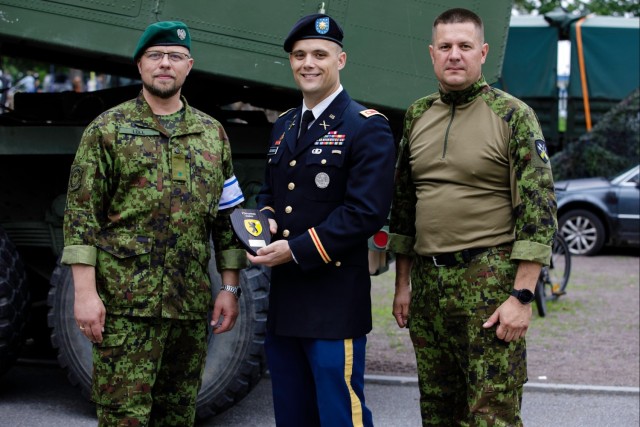 Task Force Ivy Soldiers showcase HIMARS during Estonian Restoration of Independence celebration static display