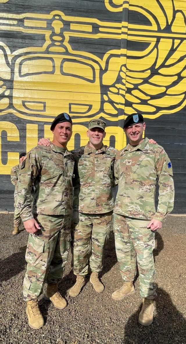 88th Readiness Division Soldiers earn Air Assault Badge
