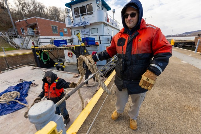 Headwaters Highlights: Elizabeth Locks and Dam crews keep navigation afloat at one of the oldest locks in the Nation