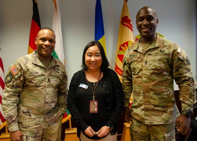 Five USAG Rheinland-Pfalz Civilians recognized for outstanding work, superior performance