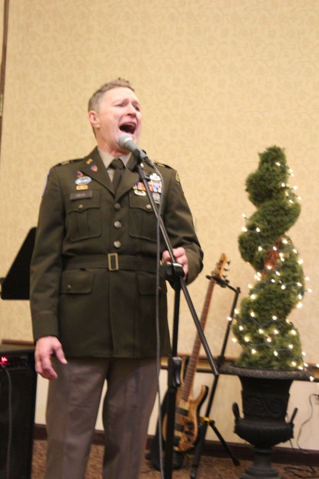 Country music artist becomes Reserve warrant officer