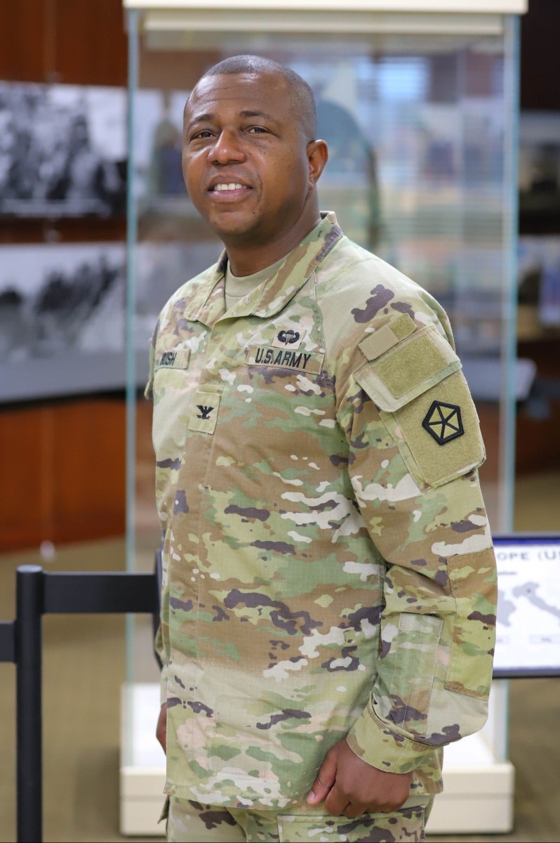 V Corps ‘G6’ signals powerful example across command | Article | The ...