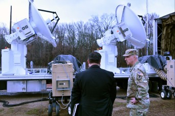SPACECOM commander visits Army space command