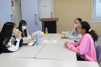ZAMA CITY, Japan – Camp Zama volunteers participated in a cultural exchange event Feb. 11 to help prepare Japanese youth for an upcoming exchange trip t...