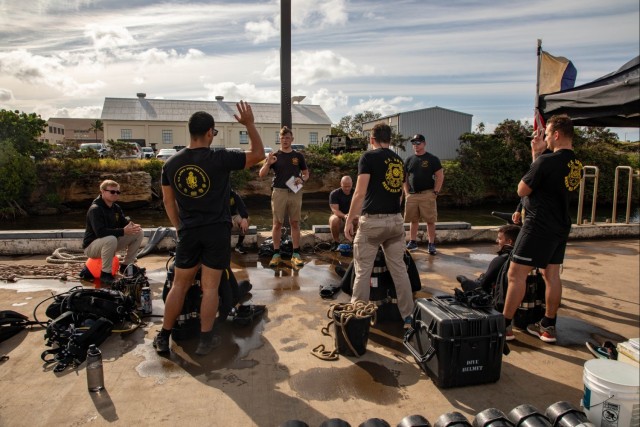 Ferguson brothers, Army divers reunite at Joint Base Pearl Harbor-Hickam