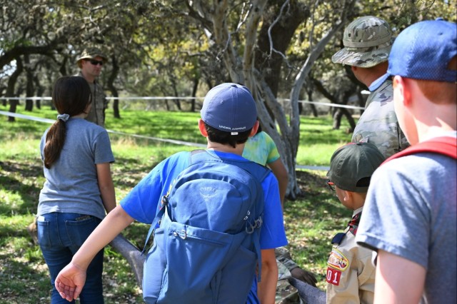 MEDCoE Soldiers volunteer, teach important skills to area scouts