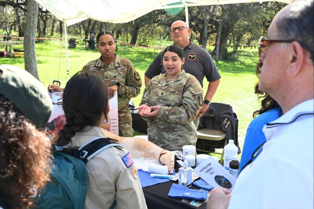 MEDCoE Soldiers volunteer, teach important skills to area scouts
