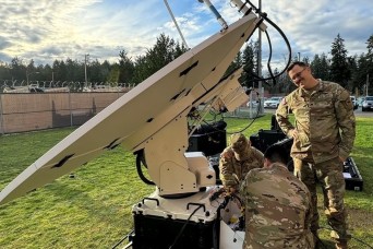 Soldiers hold touchpoint with SMD Center of Excellence experts   