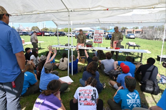 MEDCoE Soldiers volunteer, teach important skills to area scouts