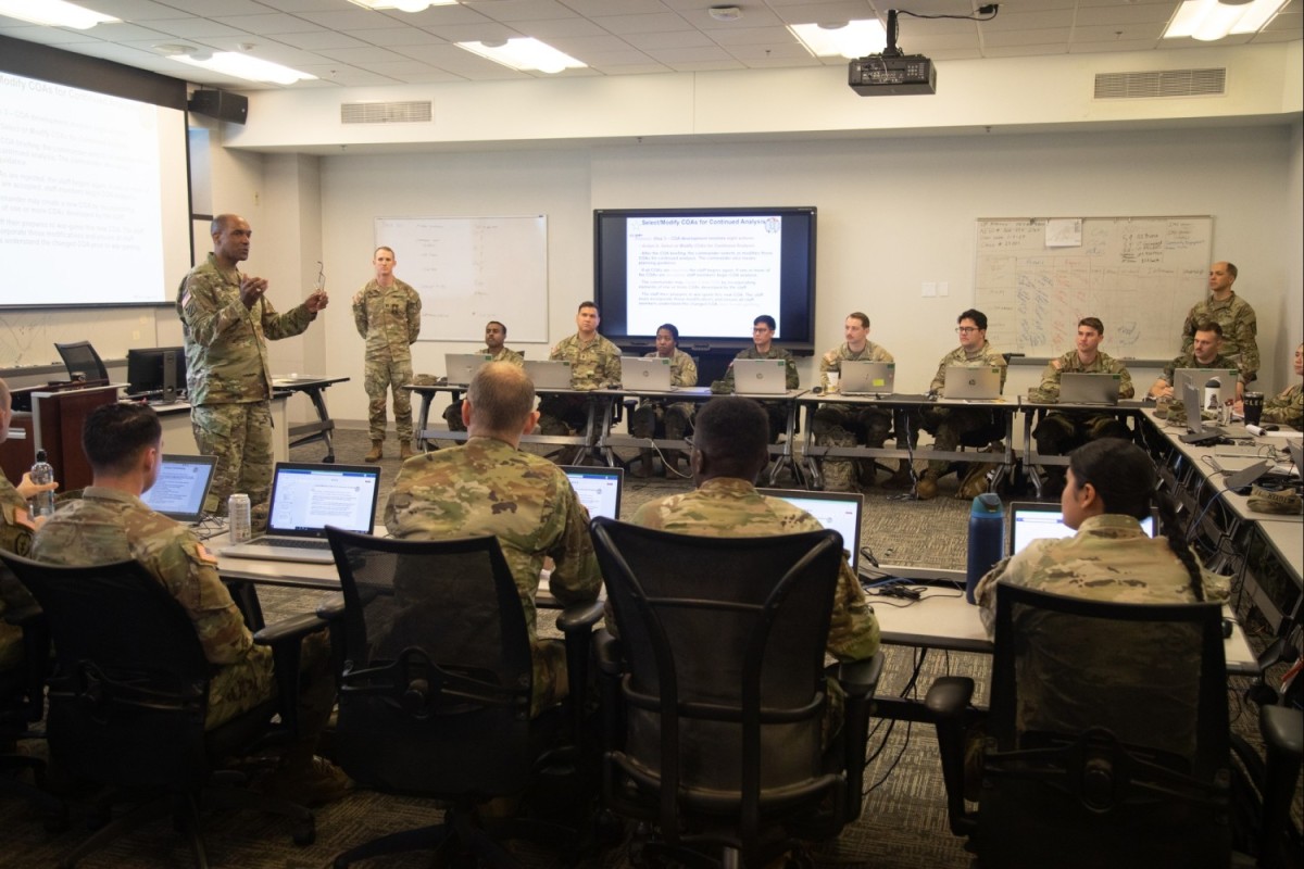 TRADOC commander visits Fort Gregg-Adams and CASCOM | Article | The ...