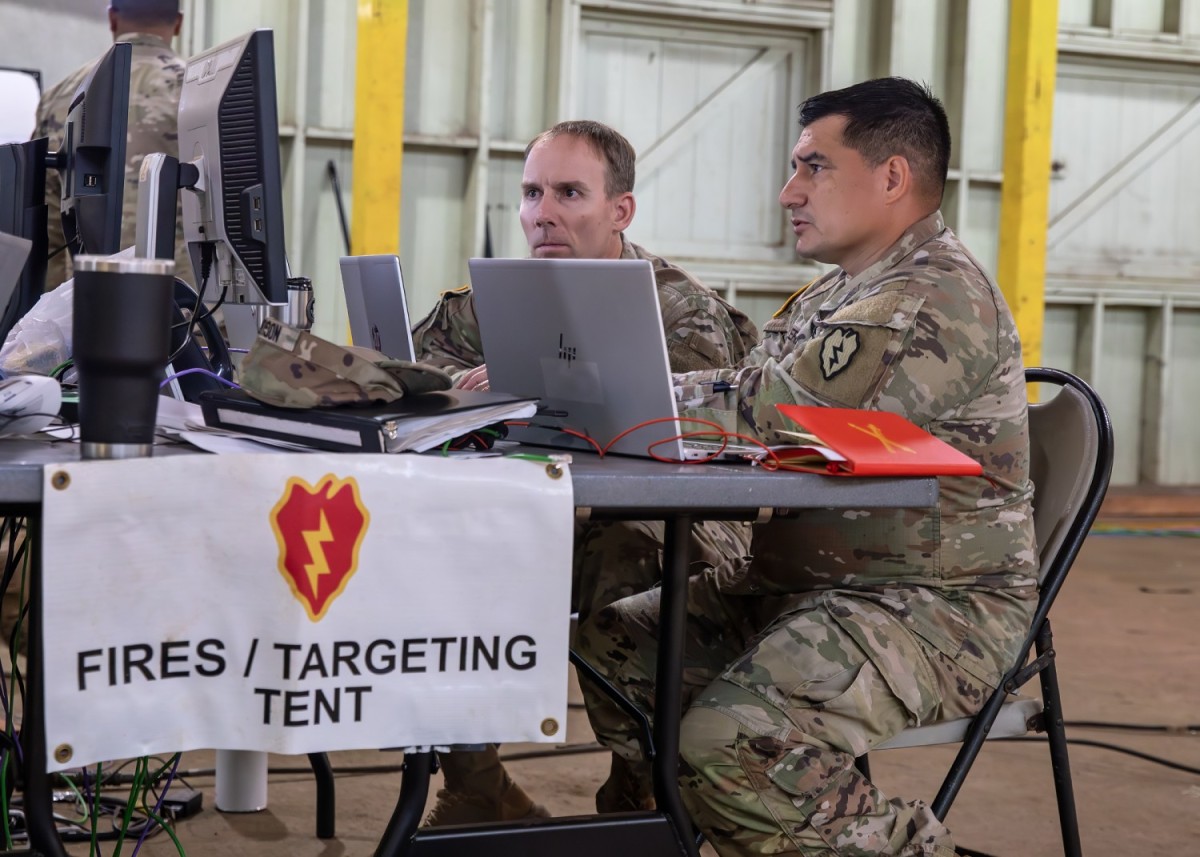 25th ID helps test enhanced command post communications | Article