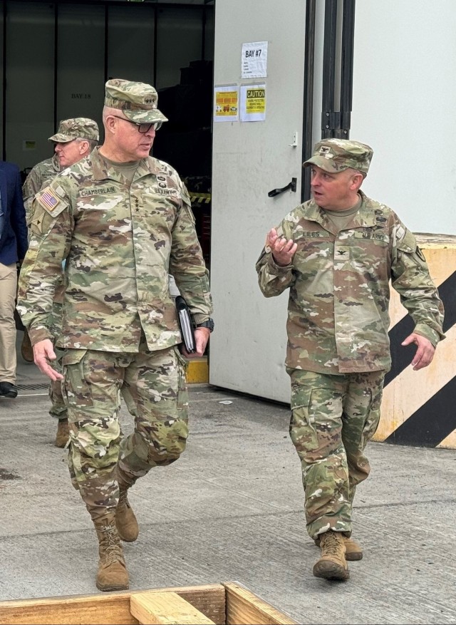 Army’s top 2 uniformed leaders in budget, fiscal management visit APS-2 worksite