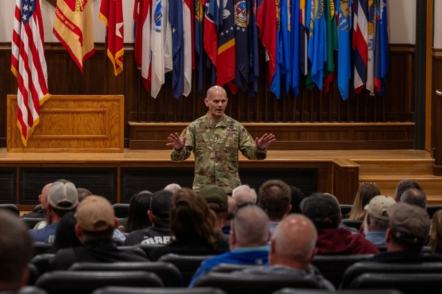 IMCOM Commanding General Makes First Visit To Fort Leonard Wood ...