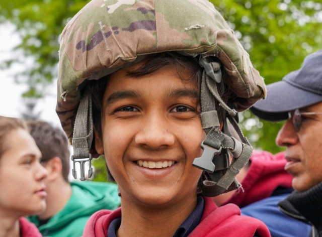 US Soldiers a slam dunk with local Poznan school