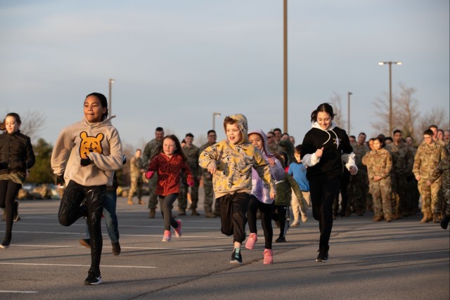 10th Mountain Division Families Participate in the Mini Mountaineer March