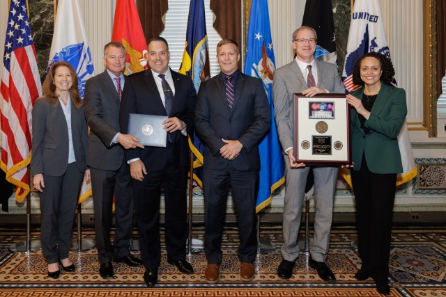 AMCOM intelligence branch honored at White House, receives presidential award