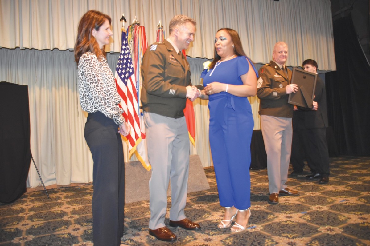 Fort Cavazos ceremony recognizes volunteers | Article | The United ...