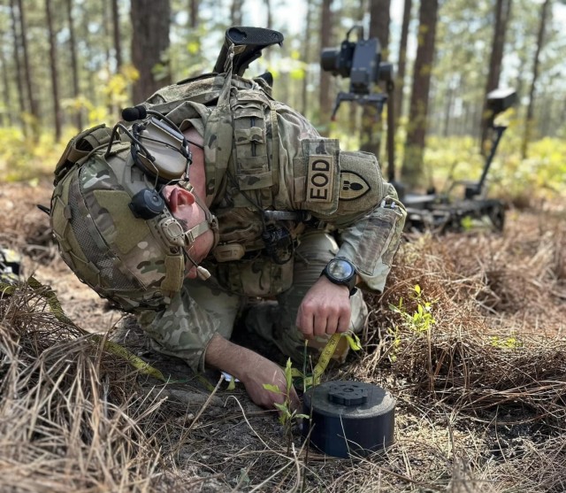 Army team provides live coverage of EOD Team of the Year competition on ...