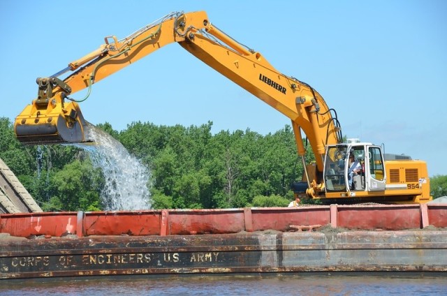 Corps awards nearly $32 million contract for mechanical dredging on the Mississippi River