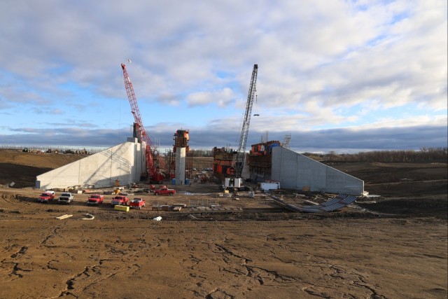 USACE assembles Tainter gate puzzle at Red River Structure