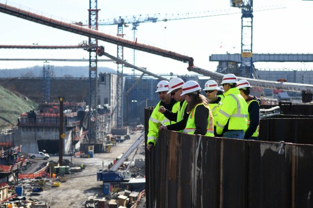 Visitors from Nashville District HQ and Ohio River and Great Lakes Division look down on the Kentucky Lock construction pit.