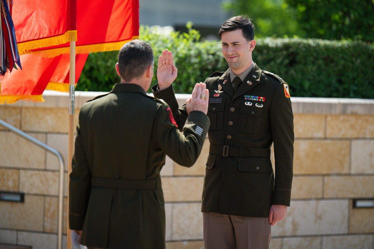 Promoted to general officer, Military Intelligence leader's ceremony is ...