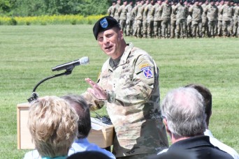 Naumann takes command of 10th Mountain Division (LI) during Fort Drum ceremony