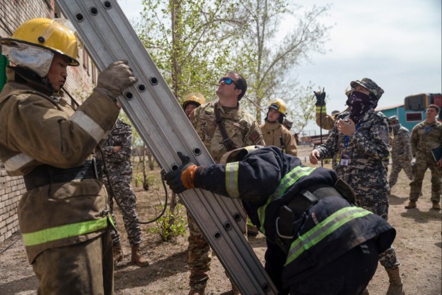 U.S., Mongolia exchange emergency response strategies during Gobi Wolf