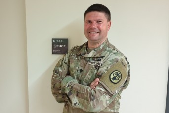 Environmental Science officer receives Order of Military Medical Merit