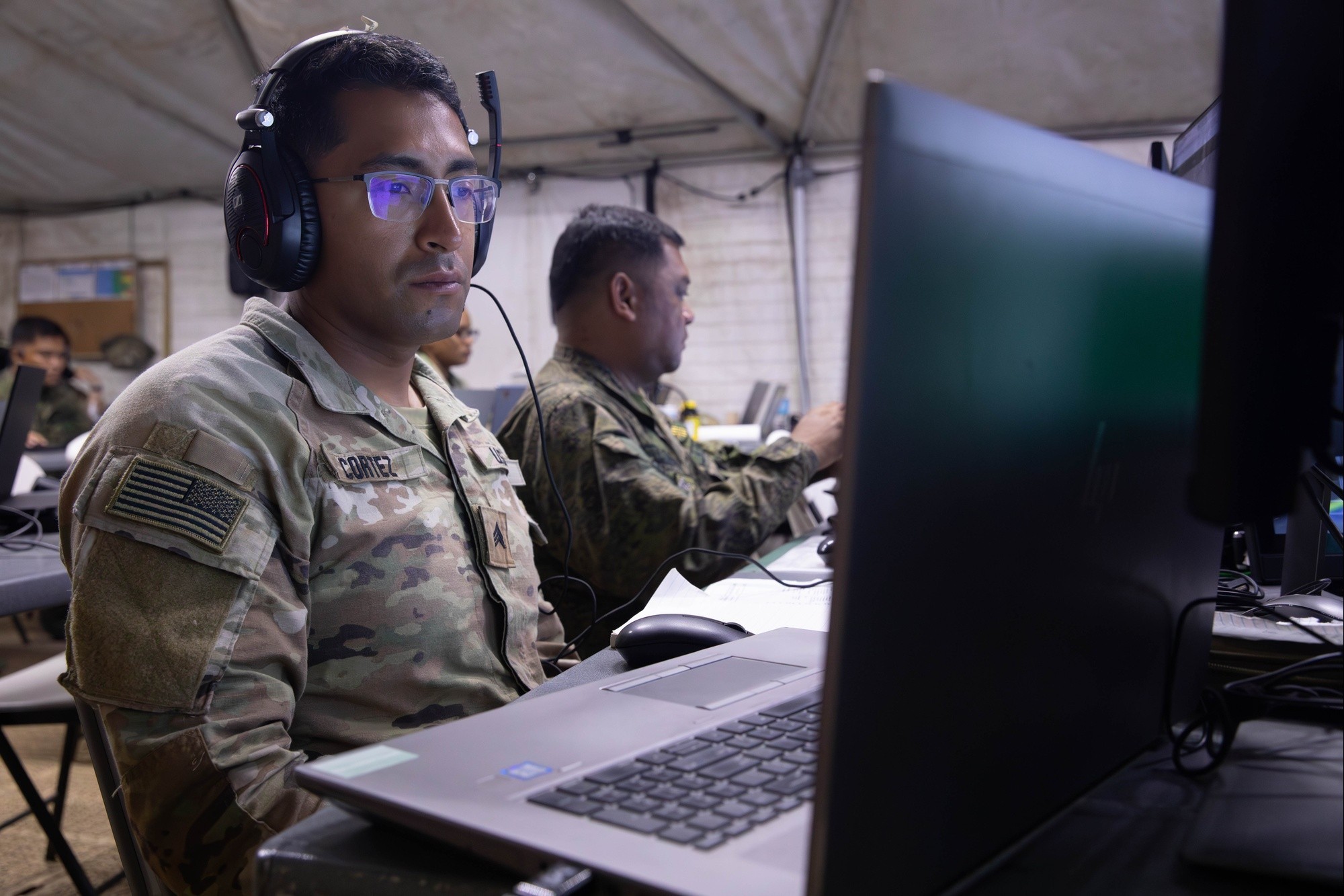 U.S. and Philippine Army Soldiers Establish a Joint Operations Center ...