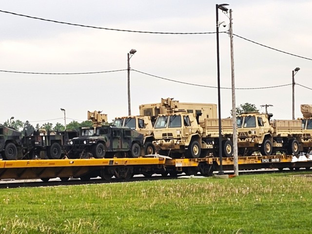 32nd Infantry Brigade Combat Team Soldiers complete ‘largest rail movement with civilian linehaul Wisconsin National Guard has ever done’